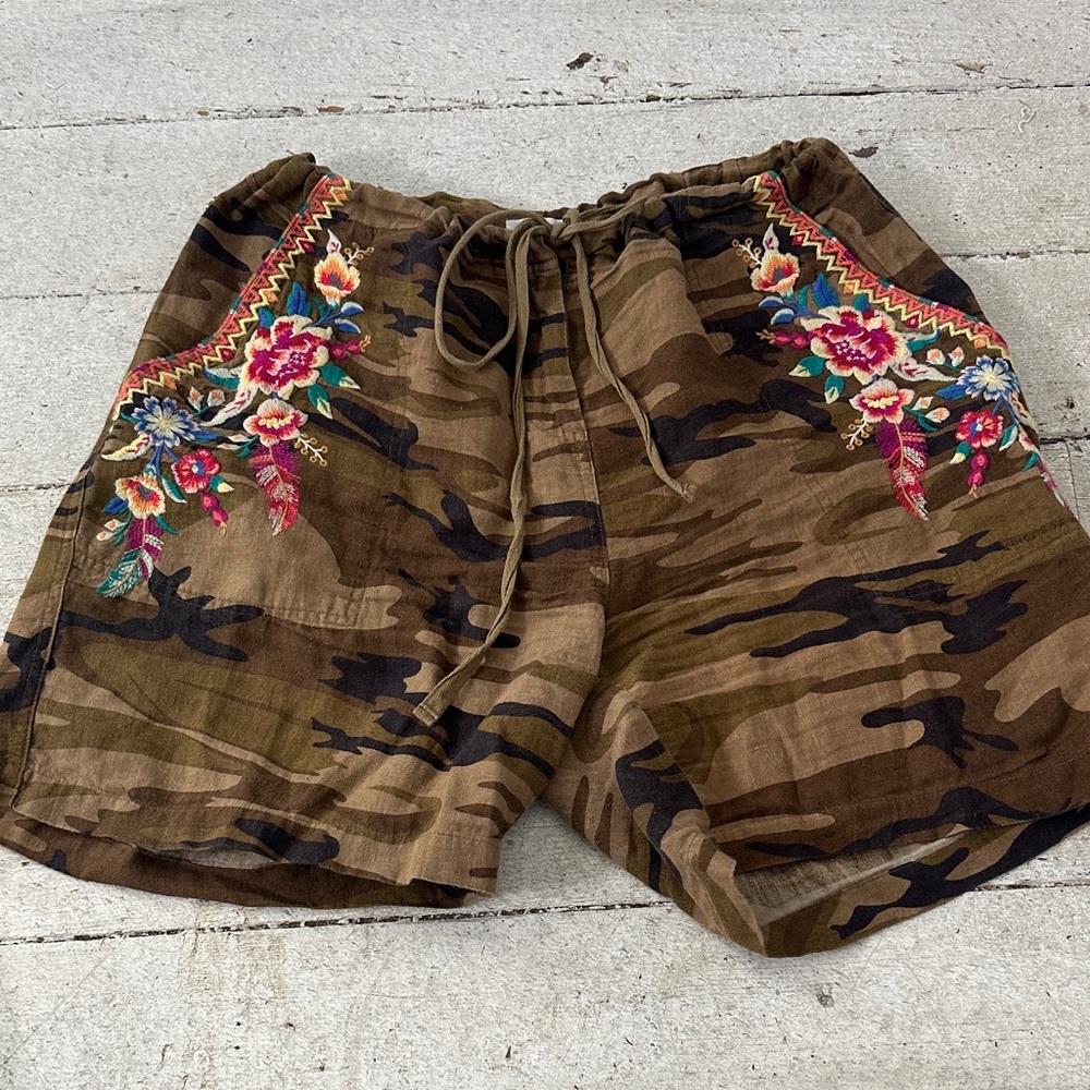 Johnny Was Camo Green Embroidered Floral Bermuda Shorts